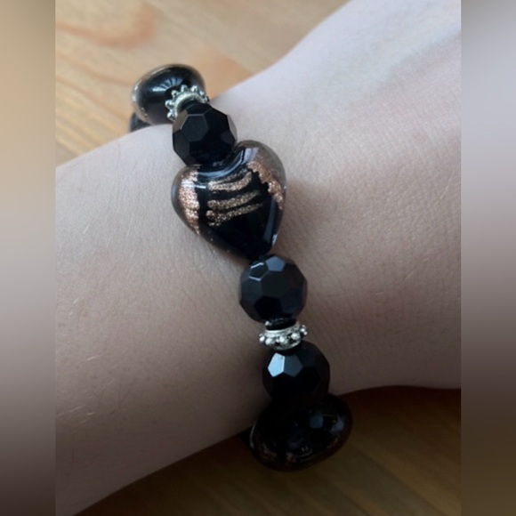 Black Heart Acrylic Bracelet Stretchable - Picture 3 of 7